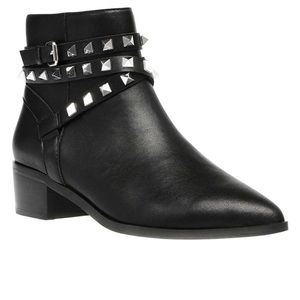NWT In Box Steve Madden Besto Black Leather Silver Studded Bootie